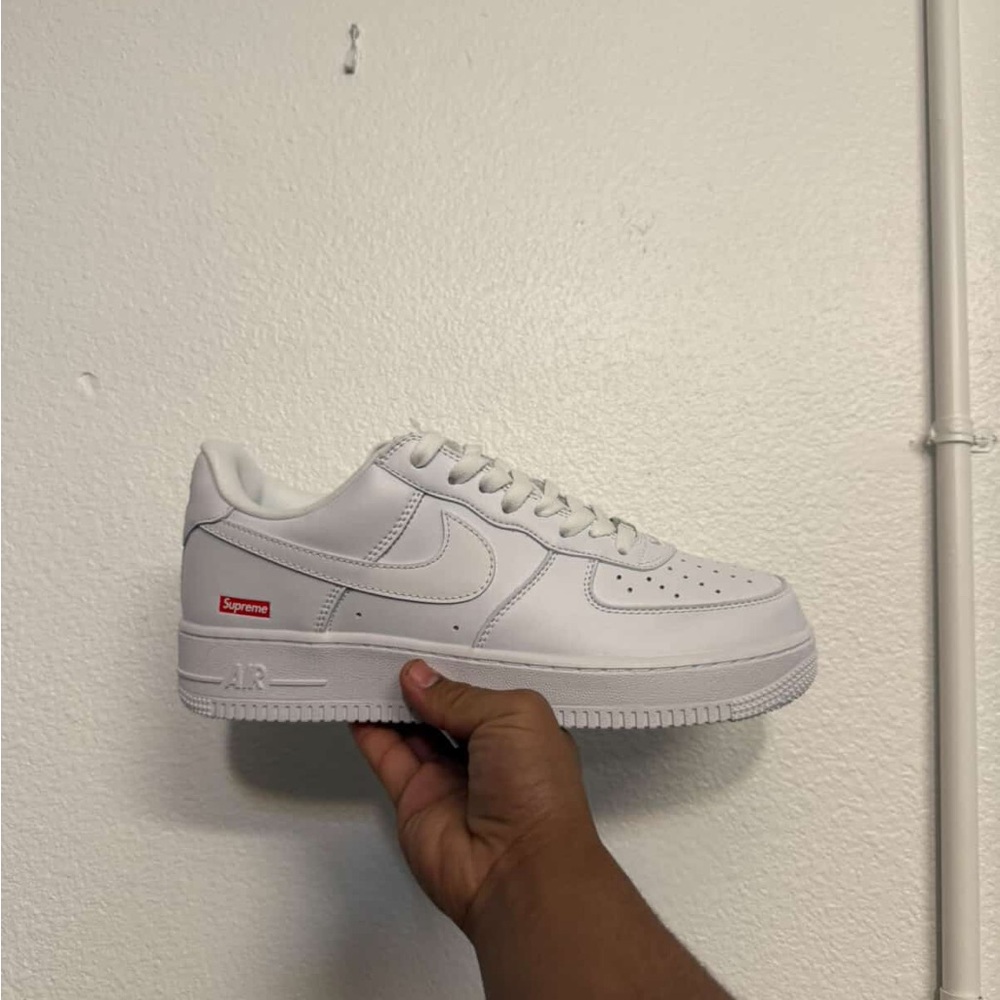 Supreme Nike Air Force 1 Low White Sneakers